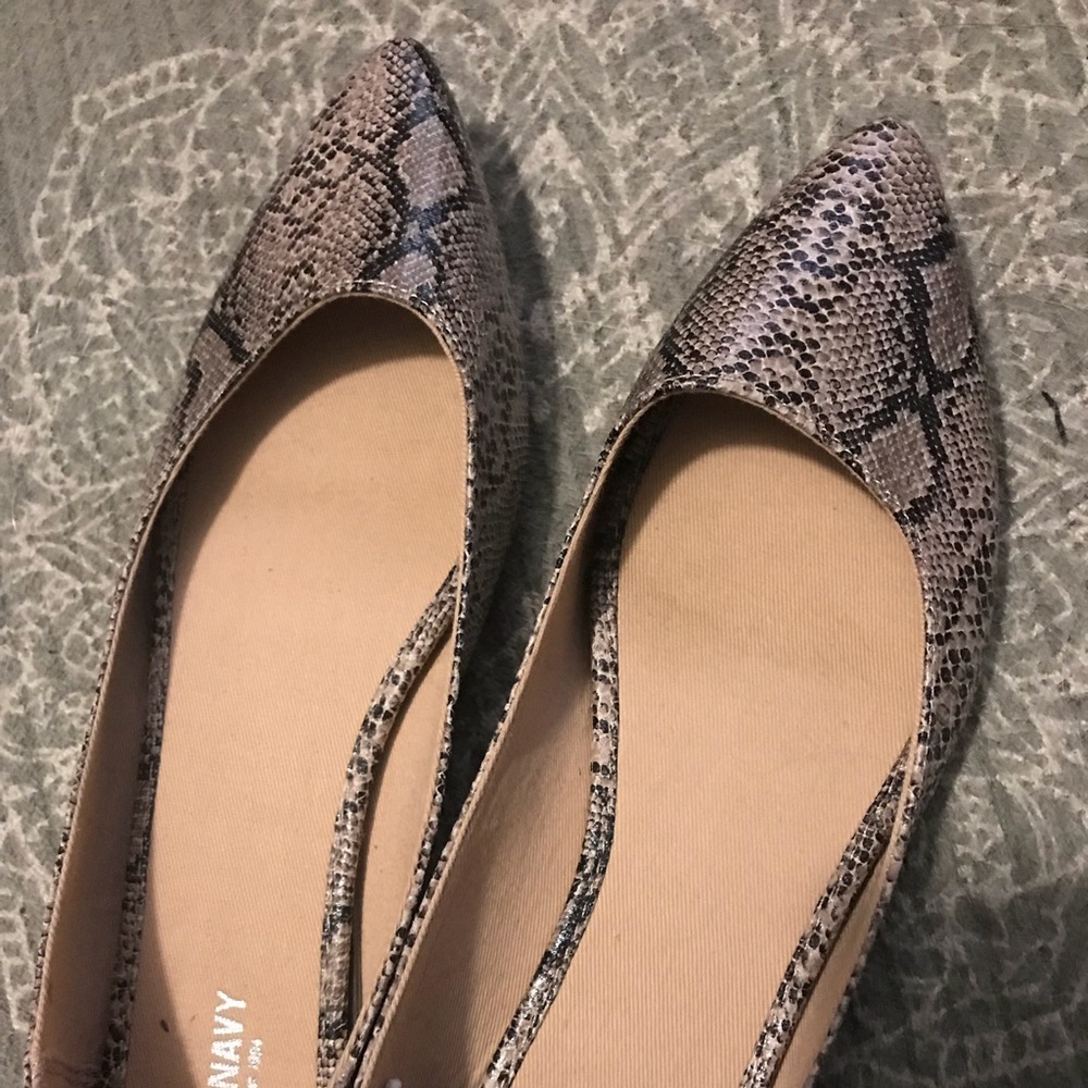 NEVER WORN Old Navy snake skin flats